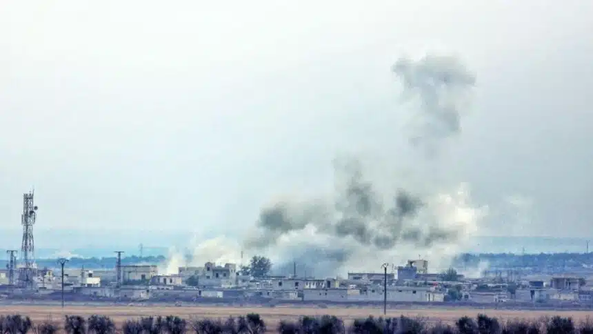 دخان بعد قصف تركي على مواقع لحزب العمال الكردستاني في تل رفعت شمالي حلب (24/11/2022/Getty)